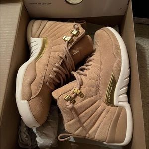 Women’s air Jordan 12 retro size 5.5